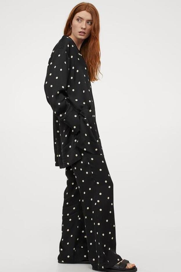 Lunares, flores o animal print: tu elijes el estampado perfecto para este conjunto de pantalón y camisa de H&M que no te querrás quitar esta temporada
