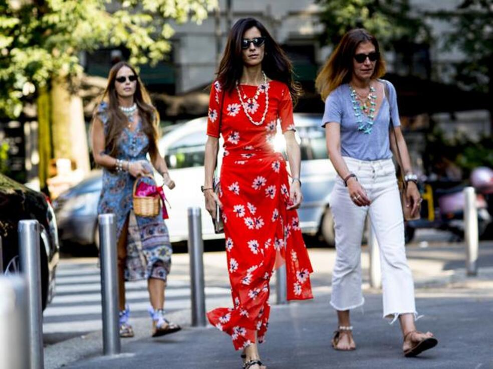 Un vestido, una blusa, un kimono y un pantalón con estampado floral de Sferapara dar la bienvenida a la primavera con looks informales pero elegantes