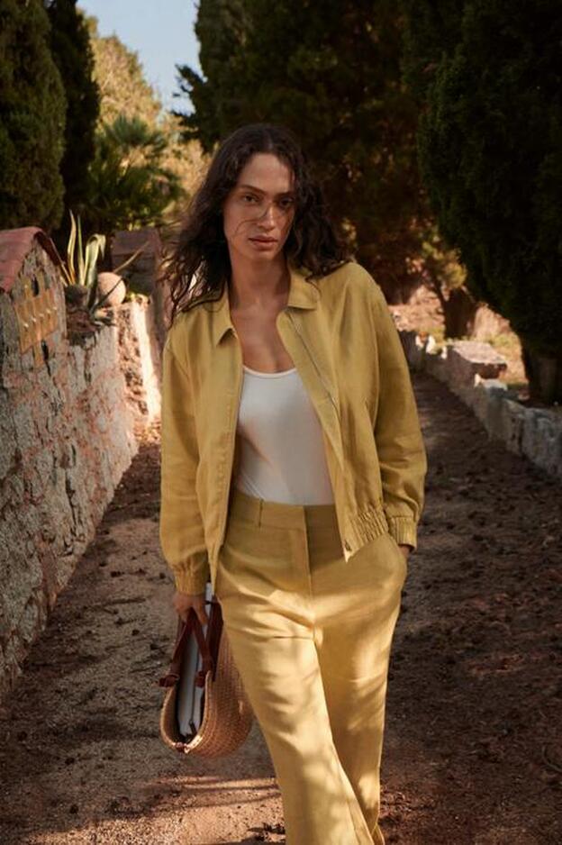 Mango tiene la cazadora más bonita, diferente y primaveral que tanto estás buscando y solo la vende en su web