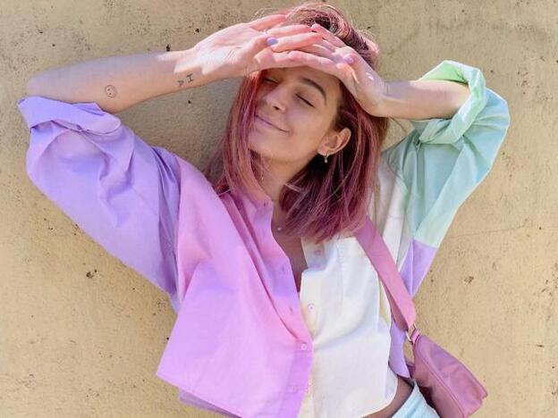 Laura Escanes se ha hecho con los pantalones de Stradivarius más favorecedores (y coloridos) de la primavera