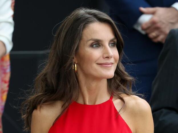 Se dice, se rumorea que la Reina Letizia es fan del aceite anticelulítico más vendido que ya usaban nuestras abuelas: uno que reduce, reafirma y alisa