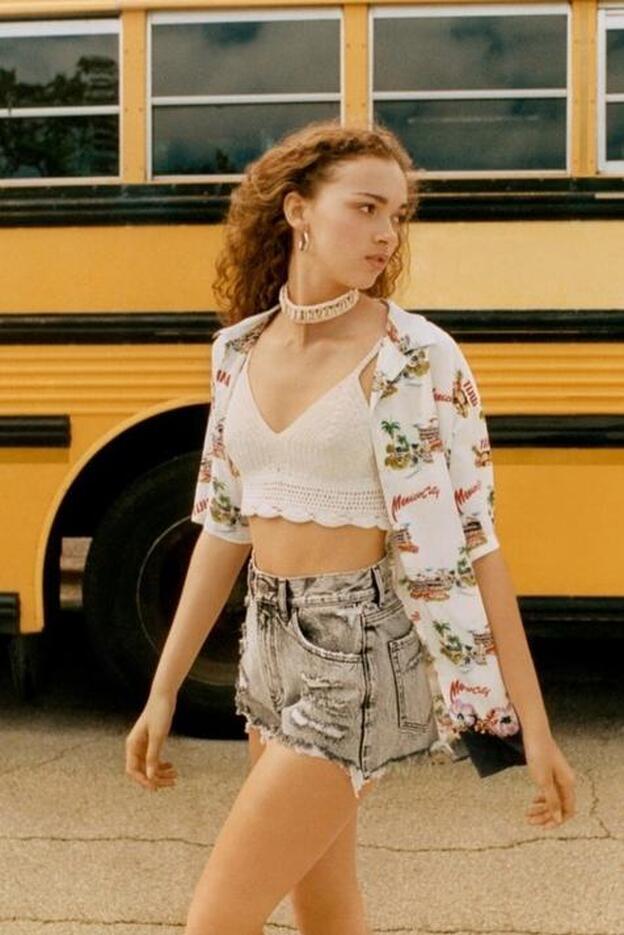 La camisa oversize de Lefties con la que vas a crear looks perfectos con todos tus vaqueros