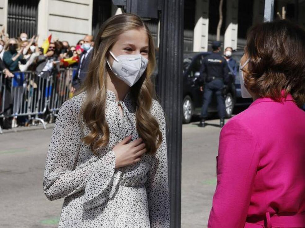 Con la mano en el corazón y muchos nervios: así ha sido la prueba de fuego de la princesa de Asturias en su primer acto en solitario