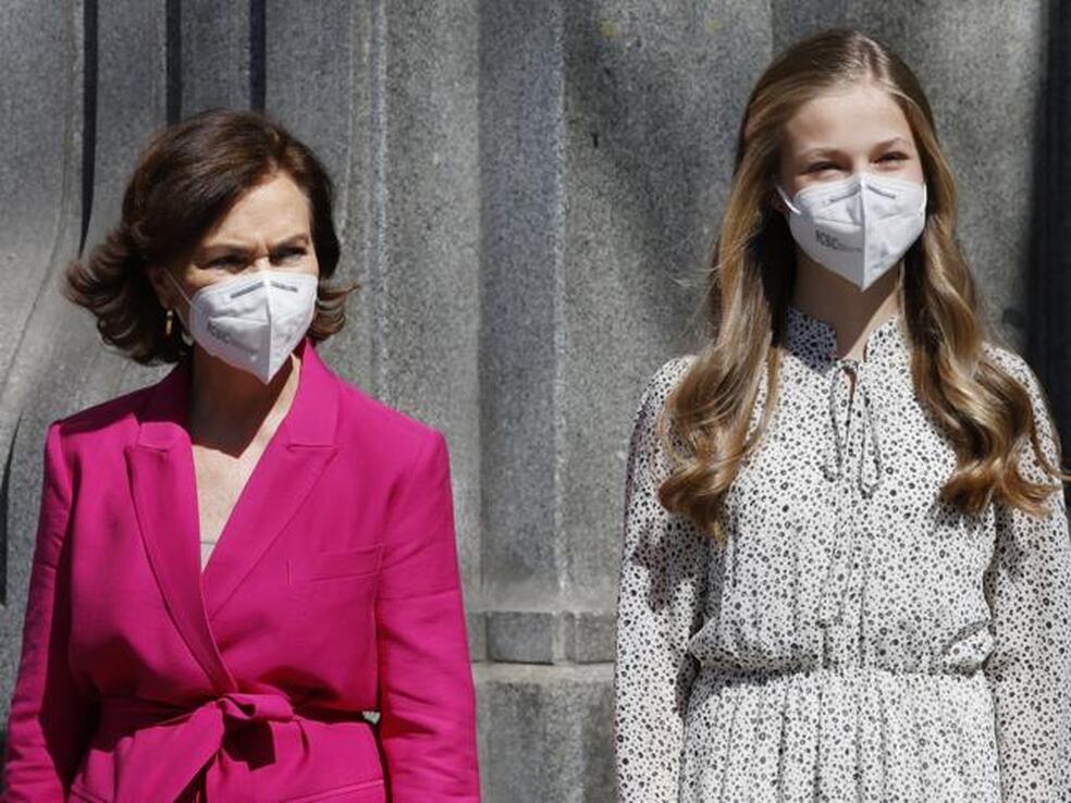 El traje de chaqueta rosa de Sfera que ha llevado Carmen Calvo lo tiene todo: es tendencia, estiliza y favorece y es muy barato