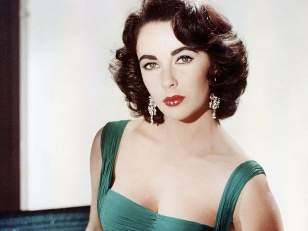 Elizabeth Taylor, la mujer más guapa de la historia de Hollywood, se casó ocho veces, se desintoxicó tres y ganó dos Oscar, pero lo que marcó su vida fue la trágica muerte de su amigo Rock Hudson en los 80 por culpa del sida