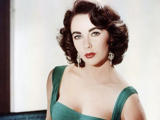 Elizabeth Taylor, la mujer más guapa de la historia de Hollywood, se casó ocho veces, se desintoxicó tres y ganó dos Oscar, pero lo que marcó su vida fue la trágica muerte de su amigo Rock Hudson en los 80 por culpa del sida