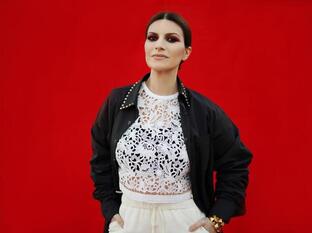 Laura Pausini: de cantante melódica a diva con Globo de Oro y nominada al Oscar