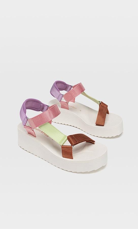 Cómodas, originales y súper baratas: las 12 sandalias más bonitas de Stradivarius para llevar con vaqueros