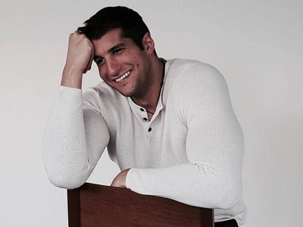 Julián Contreras Jr., el hermano de Fran y Cayetano Rivera al que ha sido condenado al olvido pero que ha reaparecido para comparar la historia de Rocío Carrasco con la de su madre, Carmina Ordóñez