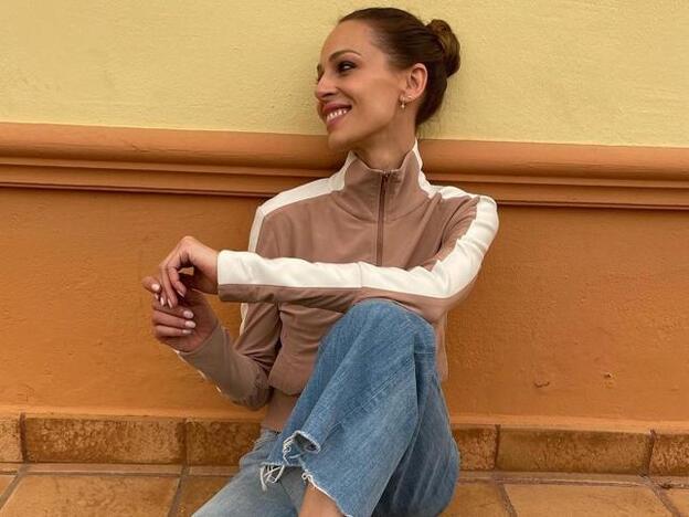 El look ganador de Eva González: vaqueros culotte que hacen tipazo y zapatillas cómodas que rejuvenecen a los 40