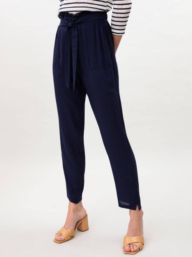 Lefties nos propone los 11 pantalones más cómodos y que mejor sientan por menos de 16 euros (porque no todo van a ser jeans)