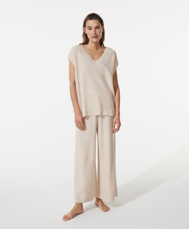 Oysho tiene los looks de punto más gustosos de la primavera: de chalecos a pantalones comodísimos