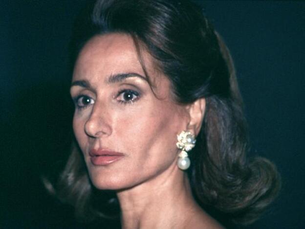 Sí, Naty Abascal llevó el bob mejor que nadie en los noventa, pero... también fue la primera en llevar el peinado que triunfa esta primavera y rejuvenece: el medio recogido