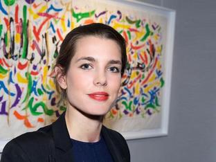 Carlota Casiraghi: así ha pasado la hija más bella e intelectual de Carolina de Mónaco de la Filosofía a la moda (y a la campaña más impactante de la temporada en la que es igualita a su madre)