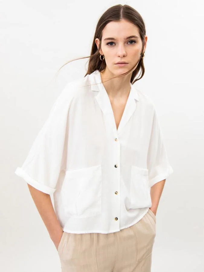 Impresionismo no usado Enseñando Fotos: Las blusas y camisas blancas de la nueva colección de Lefties, la  prenda imprescindible (y muy barata) de la primavera que te pondrás con  todo | Mujer Hoy