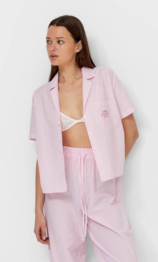 ¿Elegante o informal? La colección de pijamas de Stradivarius es tan bonita como combinable y queremos ponérnosla ya
