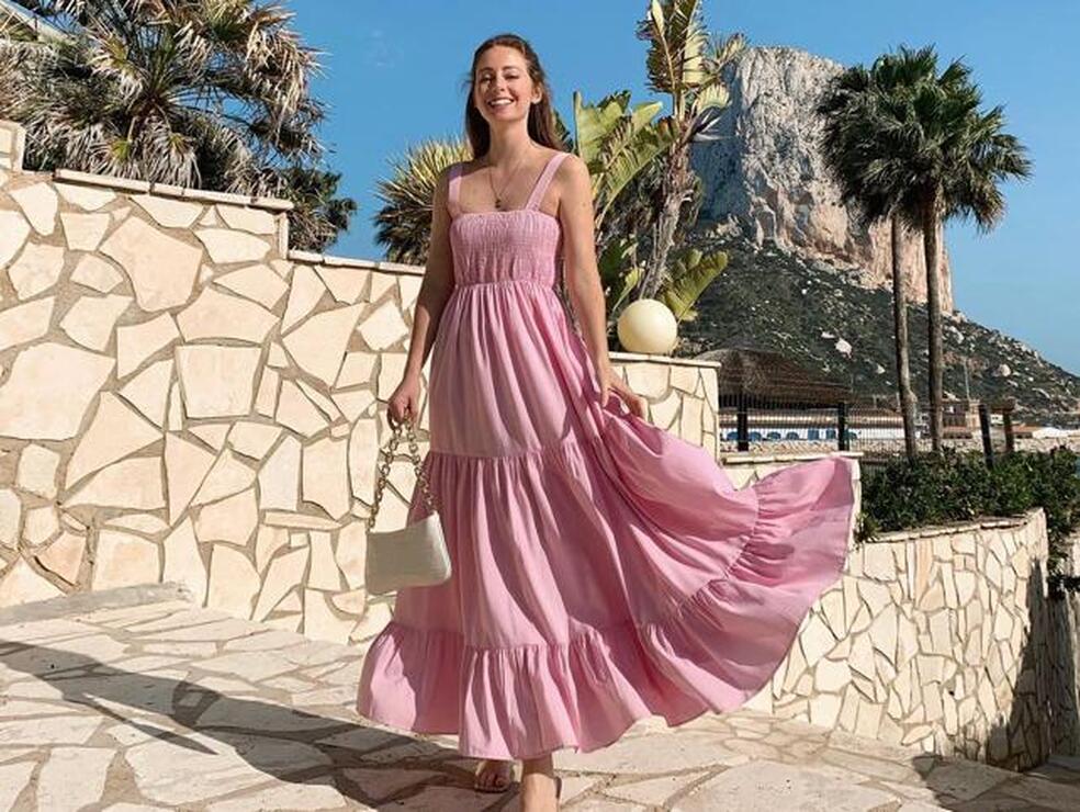 Este vestido de Zara rosa es el definitivo con el que triunfar en primavera y se va a agotar en poco tiempo