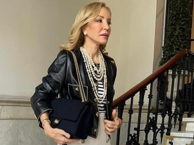 De toda la ropa que quita años, nos quedamos con los pantalones culotte blancos de Carmen Lomana que más estilizan y rejuvenecen