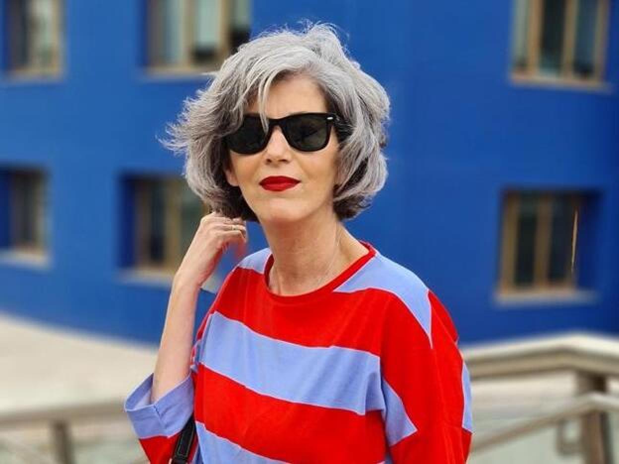 Camiseta de y la falda midi de Zara, la combinación perfecta para look rejuvenecedor a los 50 | Mujer Hoy
