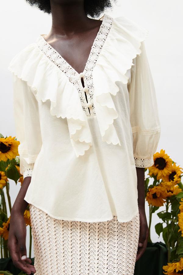 Zara tiene la camisa blanca más bonita de la temporada