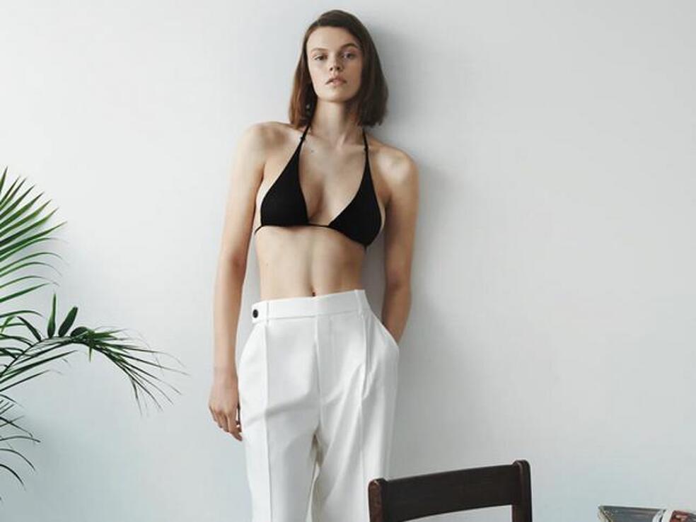 Zara tiene el pantalón blanco cómodo y súper ponible que estiliza la figura y no vas a dejar de ponerte