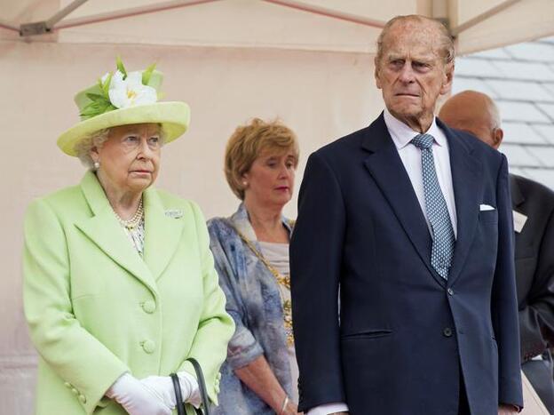 Muere Lord Fellowes, el hombre que salvó la reputación de Isabel II y a quien Diana de Gales tenía como enemigo