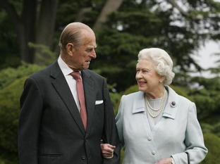 El matrimonio de Isabel II con Felipe de Edimburgo ha sido el más largo de la realeza: los secretos, sombras, dramas y polémicas de su vida juntos