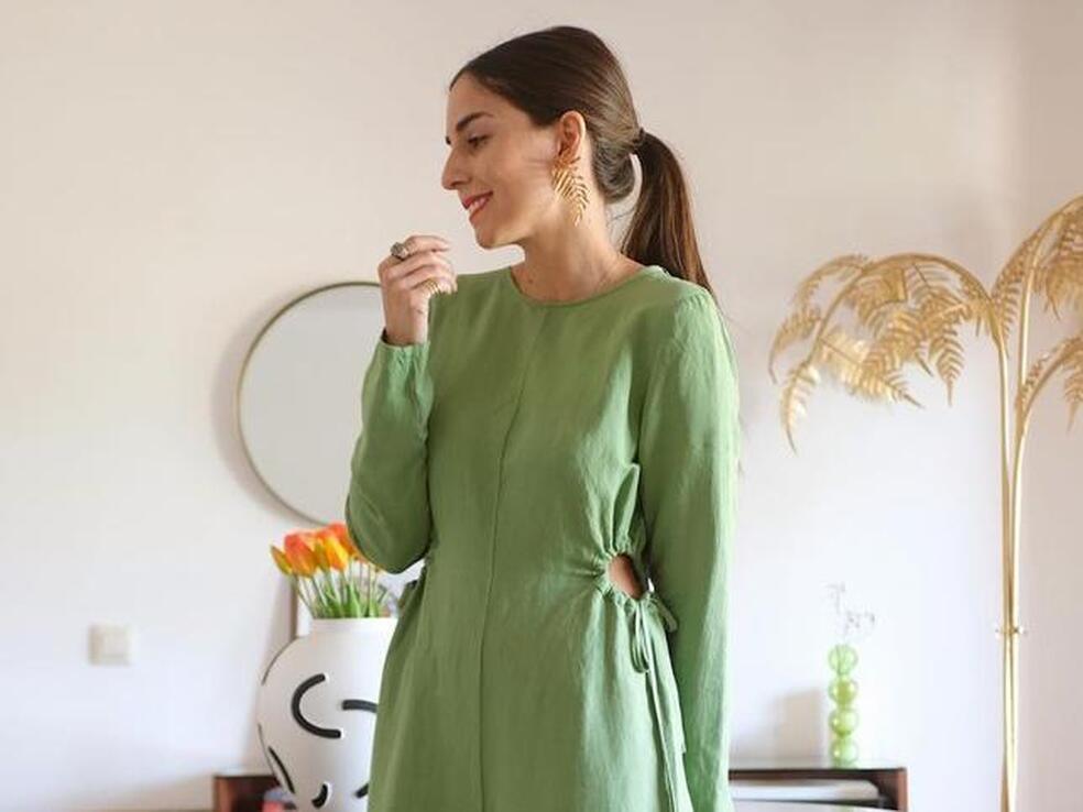 Este vestido midi de lino de Zara tiene un diseño tan original y ponible para primavera que está arrasando entre las influencers