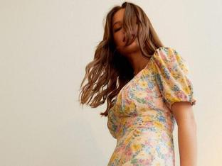 Falda corta, larga o vestido: el estampado más bonito de Stradivarius viene en las prendas perfectas para la primavera