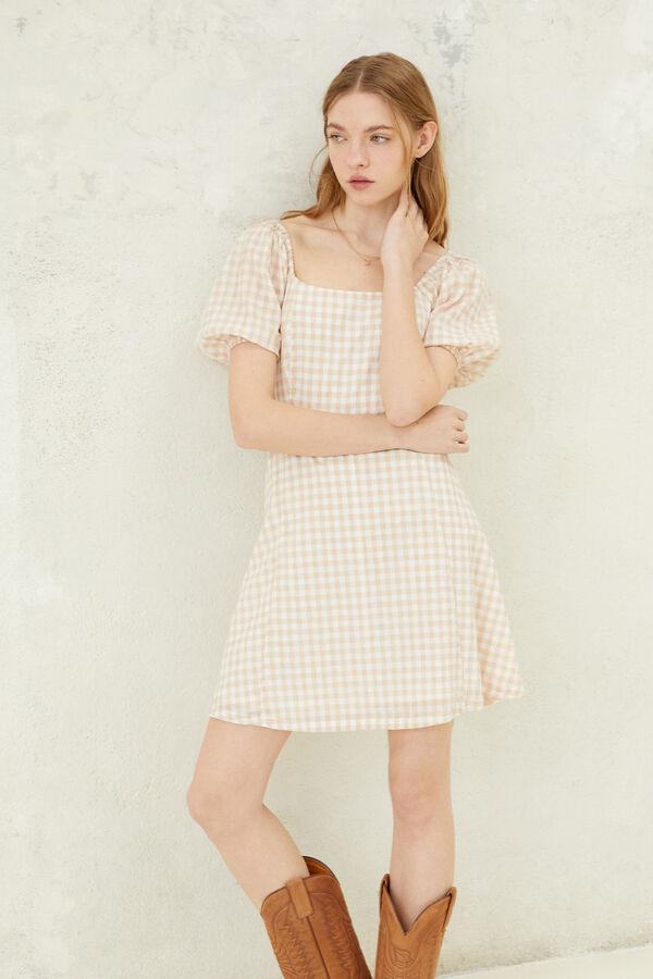 Vestidos de flores, blusas para primavera y pantalones ponibles: Así es High Spirits, la nueva marca low cost que triunfa entre las influencers