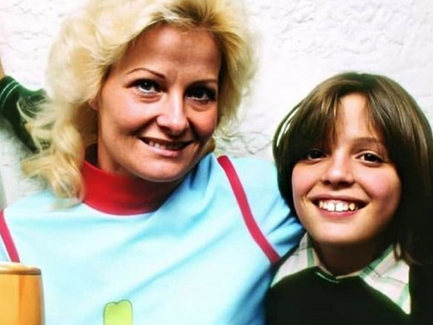 Por qué la misteriosa desaparición de la madre de Luis Miguel ha sido una maldición para el cantante y una obsesión para videntes, fans y policías, que creen que sigue viva