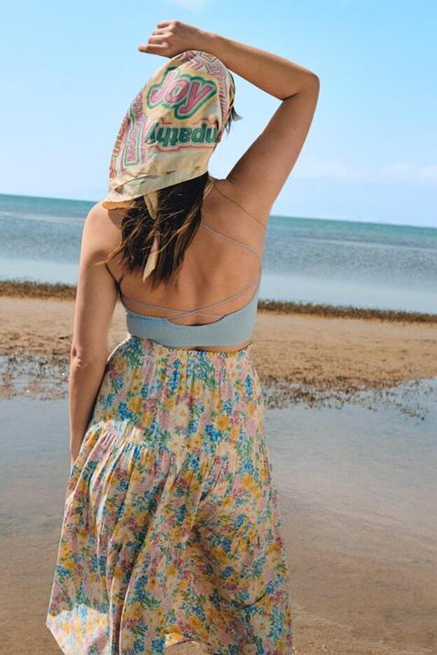 La nueva falda midi de Stradivarius de estilo campesino va a ser la prenda viral que van a querer llevar todas las famosas e influencers