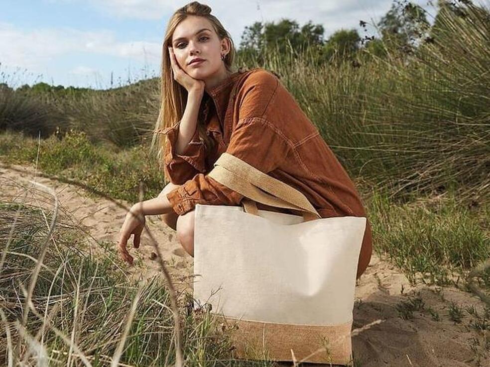 Dos bolsos que son perfectos para conseguir un look impecable con tu vestido blanco favorito