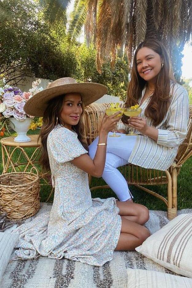 Este mini vestido de Lefties disponible en 4 colores y estampados diferentes es la mejor compra low cost de la primavera: rejuvenece, hace tipazo y cuesta menos de 10 euros