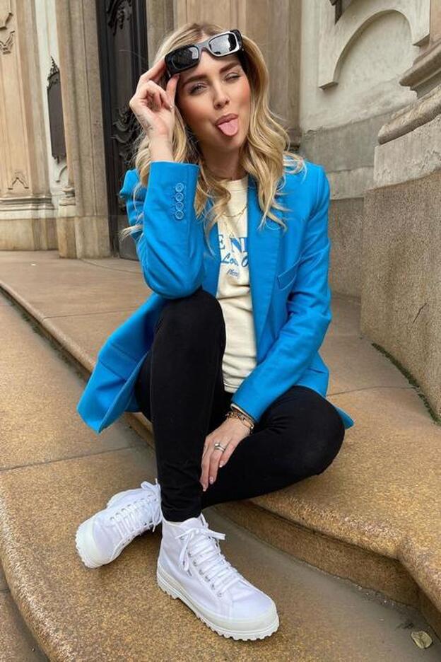 Ni Converse ni Nike, estas son las zapatillas blancas perfectas para primavera y verano que tienen las famosas e influencers