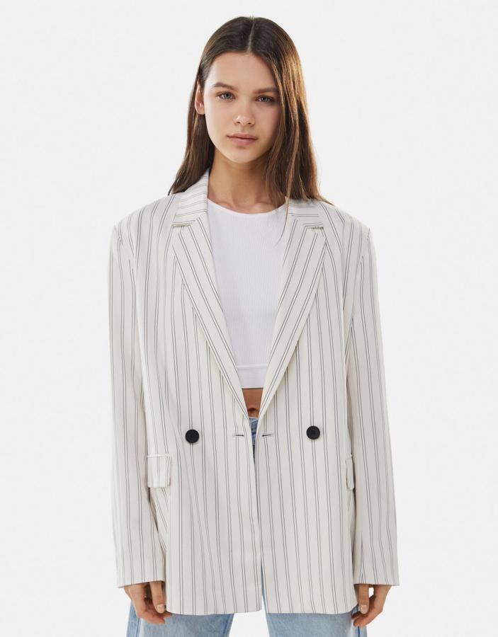 Seis blazers rebajadas de Bershka que son infalibles para tus looks con vaqueros