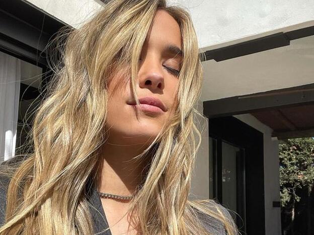 María Pombo se rinde al flequillo cortina largo y confirma que es el más cómodo, el que más favorece y el más fácil de peinar