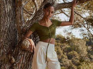 Cuatro tops verdes perfectos para apostar por la combinación de moda y ponértelos con tus pantalones y faldas beige