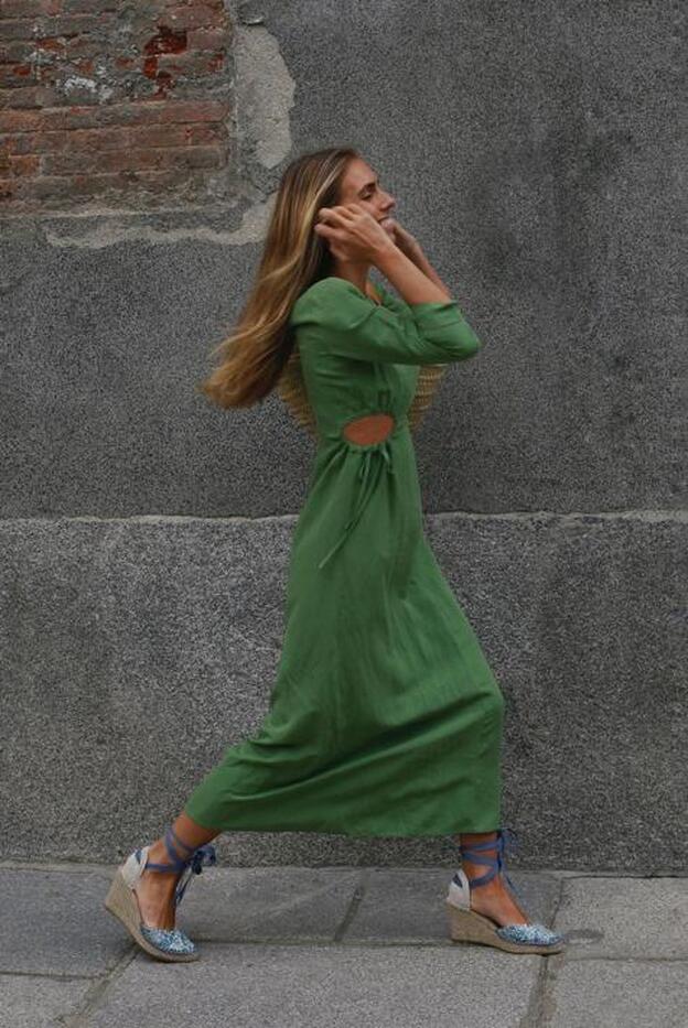 Los zapatos cómodos tendencia de la primavera son estas alpargatas 'made in Spain' que estilizan y tienen las influencers