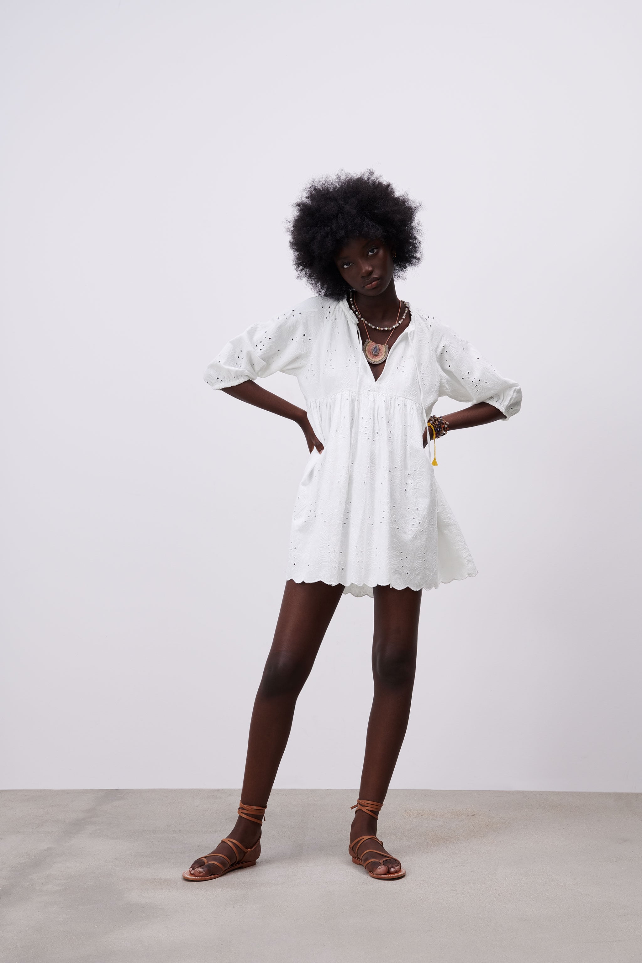 Todos Estribillo vecino Fotos: 15 vestidos blancos de Zara que vas a querer añadir a tu armario  inmediatamente | Mujer Hoy