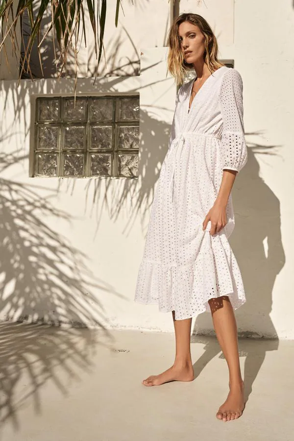 Dar compromiso Legítimo Fotos: 15 vestidos blancos de Zara que vas a querer añadir a tu armario  inmediatamente | Mujer Hoy