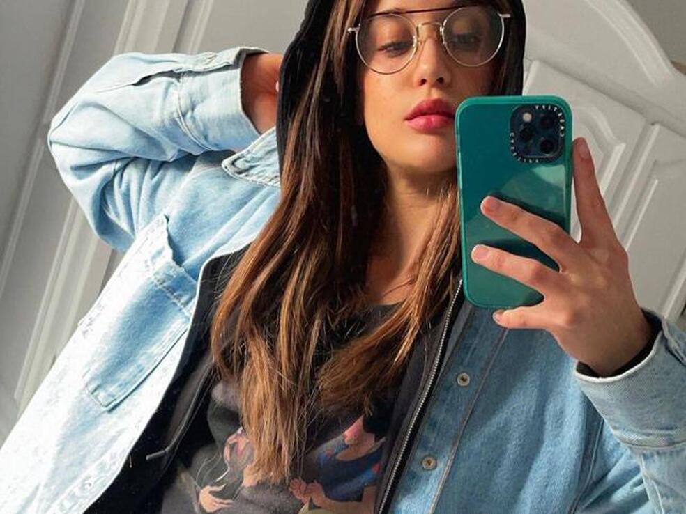 Mango tiene la cazadora denim que mejor sienta de la temporada y es ideal para lograr un look muy noventero