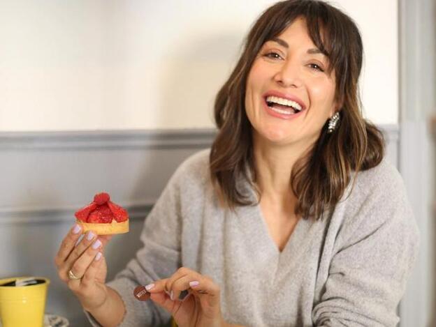 Estos pantalones flare estampados de Zara que tiene Nagore Robles son perfectos para dar vida y subir el nivel de tus looks de primavera