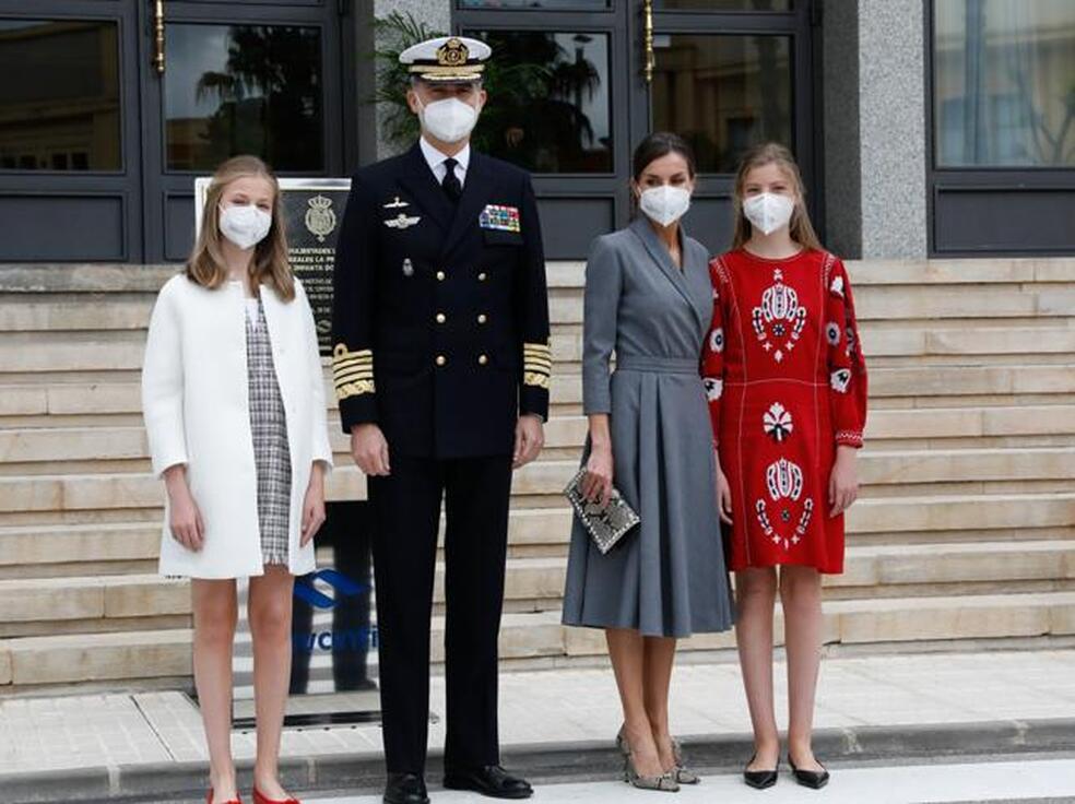 La Pricesa Leonor, con minivestido de Zara, y la Infanta Sofía, con el vestido bordado más deseado de Sfera, eclipsan a la Reina Letizia y su look repetido