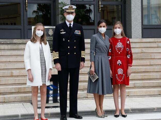 La Pricesa Leonor, con minivestido de Zara, y la Infanta Sofía, con el vestido bordado más deseado de Sfera, eclipsan a la Reina Letizia y su look repetido