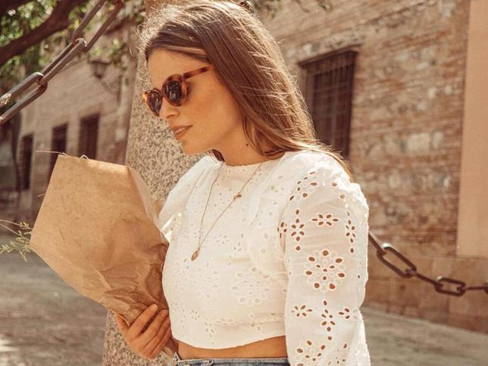 Esta es la blusa blanca de Zara más original, que puedes (y debes) llevar con tus vaqueros favoritos