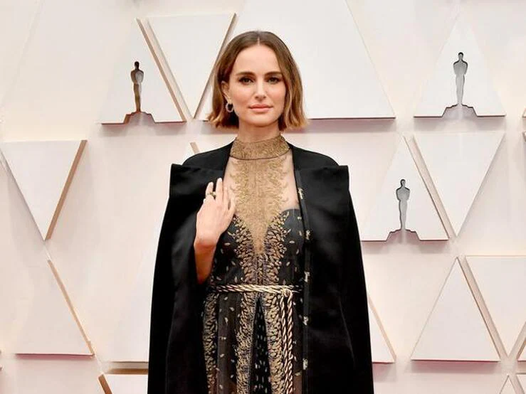 De la capa feminista de Natalie Portman al Valentino de Julia Roberts: estos son los vestidos más increíbles de la alfombra roja de los Premios Oscar (y su historia)
