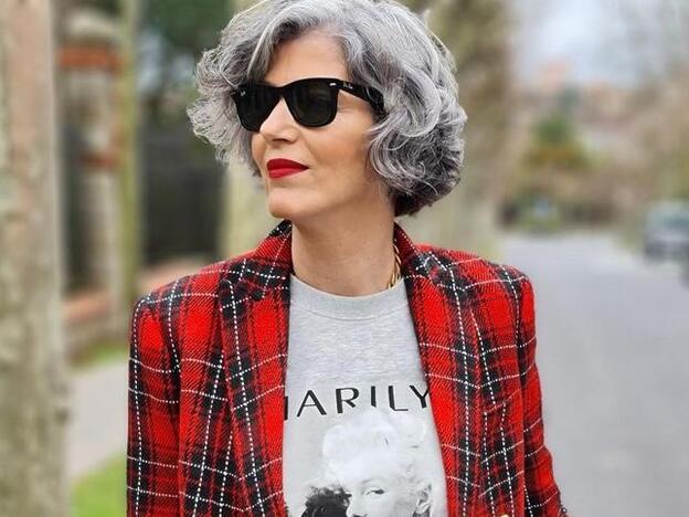 Solo necesitas esta blazer cropped de Zara para rejuvenecer y estilizar tus looks de primavera a los 50