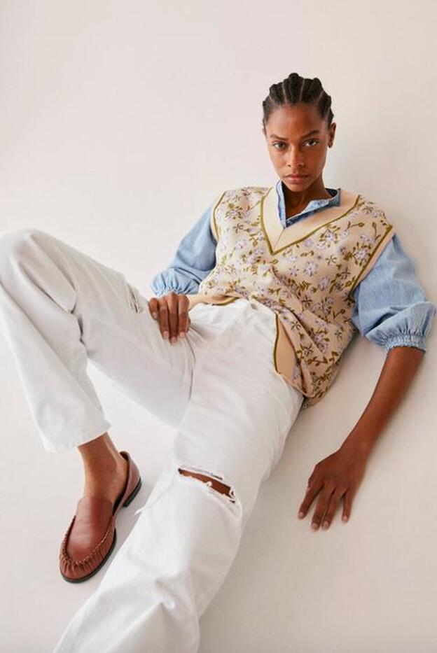 Mango tiene los chalecos de punto que van a ser los mejores compañeros de tus blusas blancas y tus camisas vaqueras