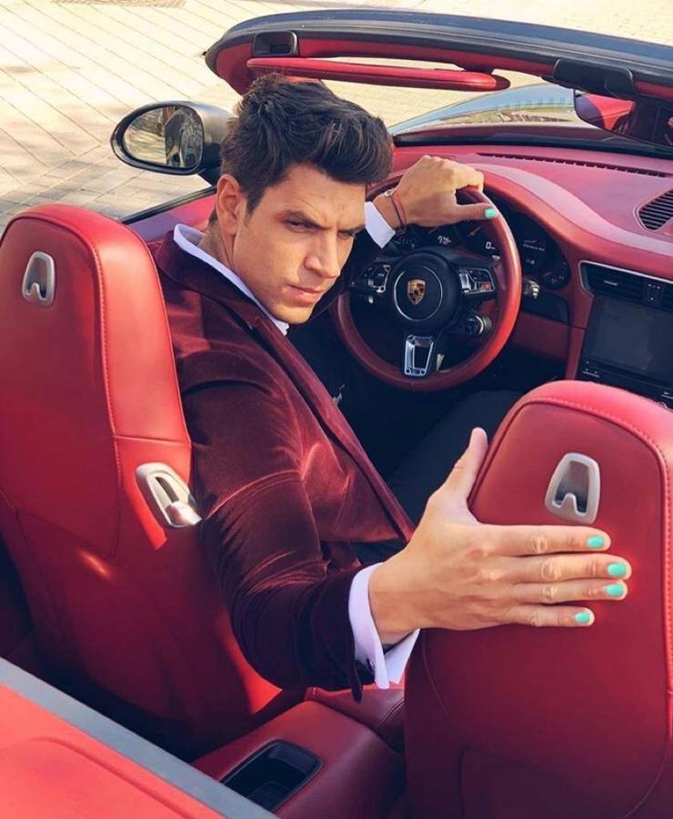 Los 10 famosos que ya se han sumado a la moda de pintarse las uñas: ¿quieres ver cómo les queda?